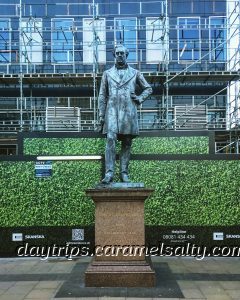 Statue of Robert Louis Stephenson at Euston Station