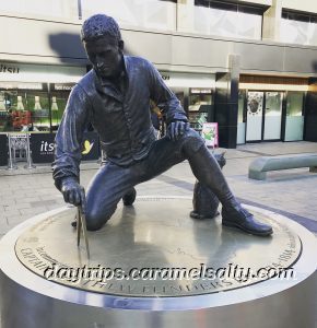 Statue of Matthew Flinders at Euston Station